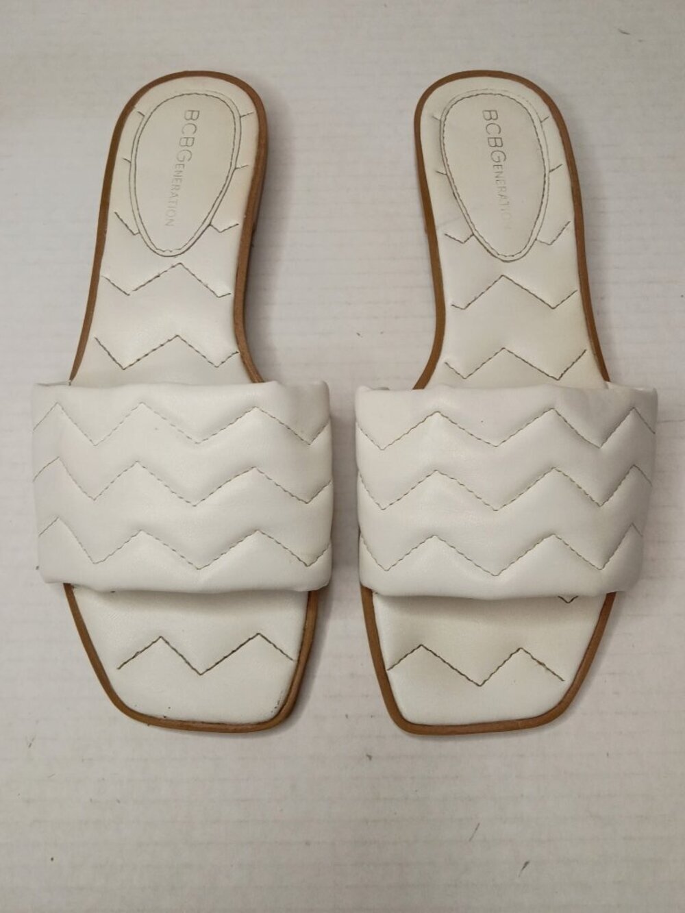 BCBGeneration White Chevron Quilted Square Toe Slide Sandals Women's Size 8.5